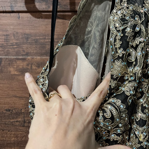 Gorgeous black velvet and beaded Xscape formal gown - Picture 4 of 5